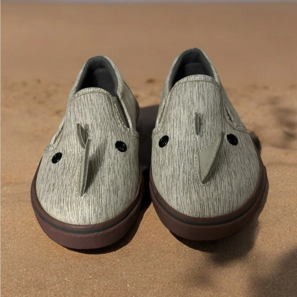 Oshkosh Rhino Slip-On Kids Shoes - Gray. Like new. Size 6.